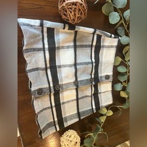 Blu Pepper size S (2-6) black gray white mini skirt.